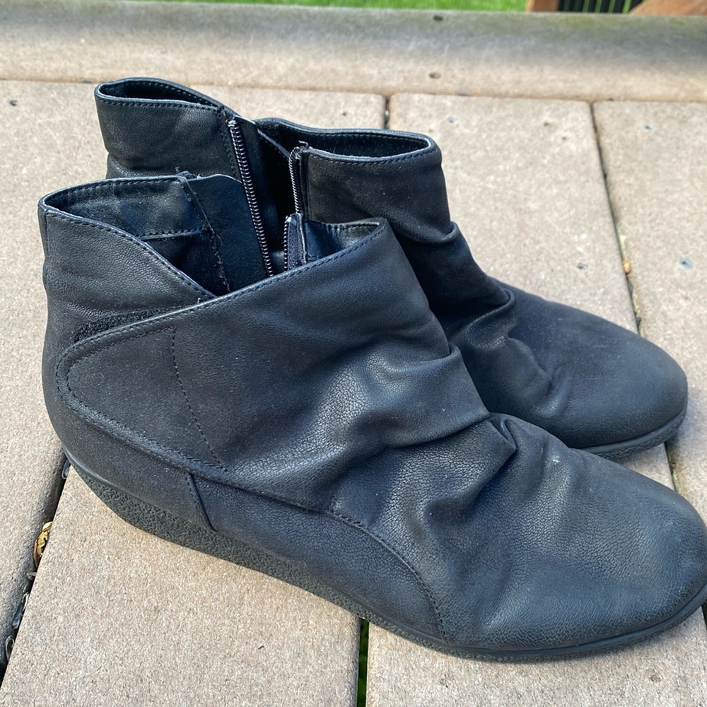 G.H. Bass and co. black boots, women’s 10